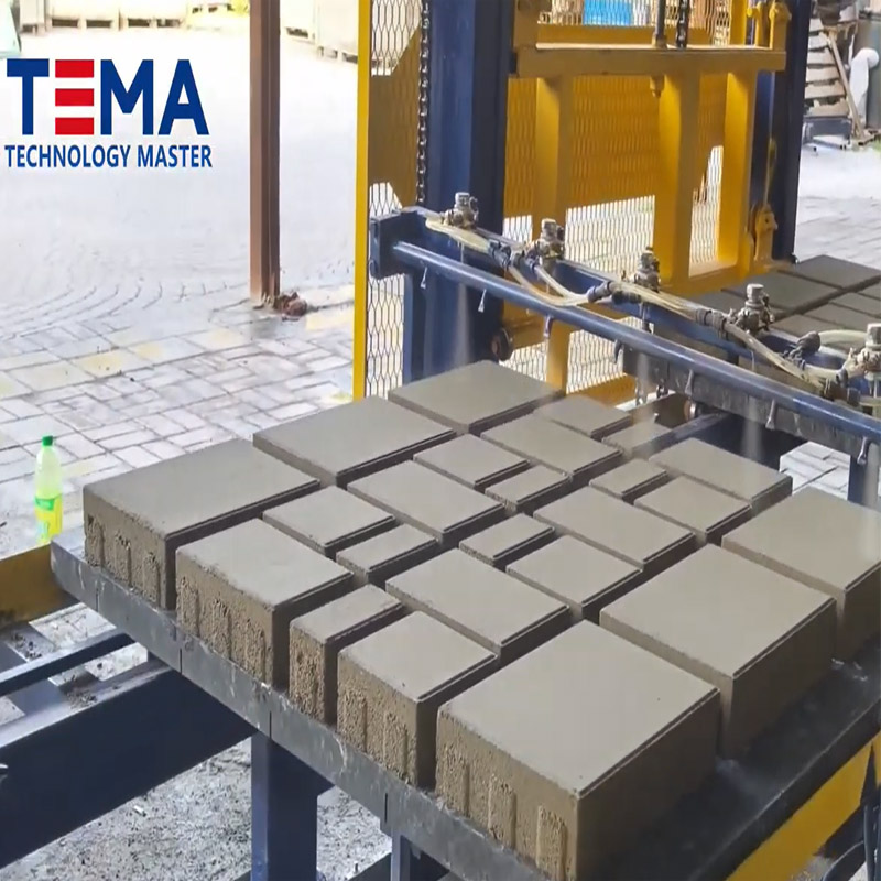 Machine à pavés servo-motorisée TEMA TM12000 pour la production de pavés